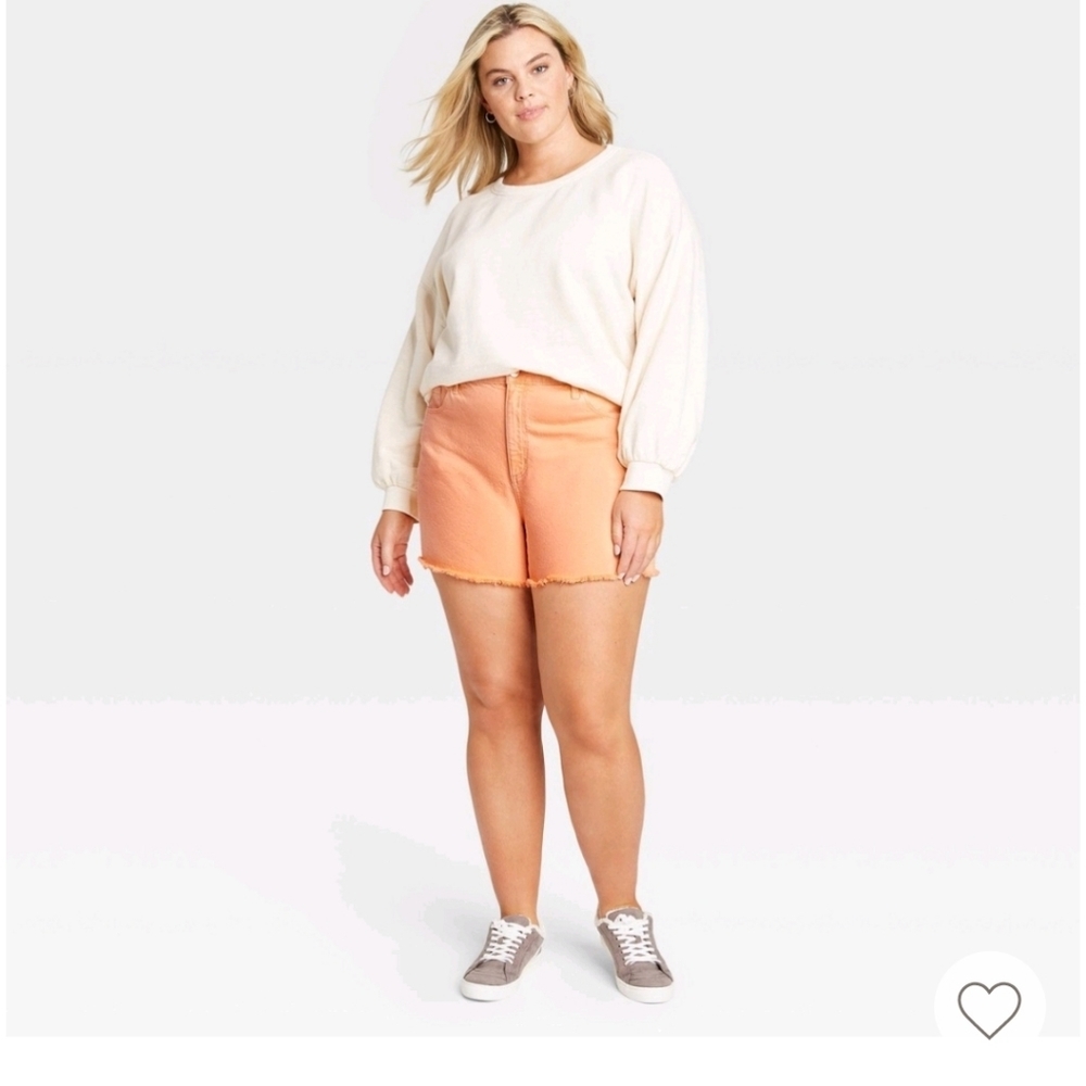 NWT Orange Unviseral Thread Midi shorts, size 26​
